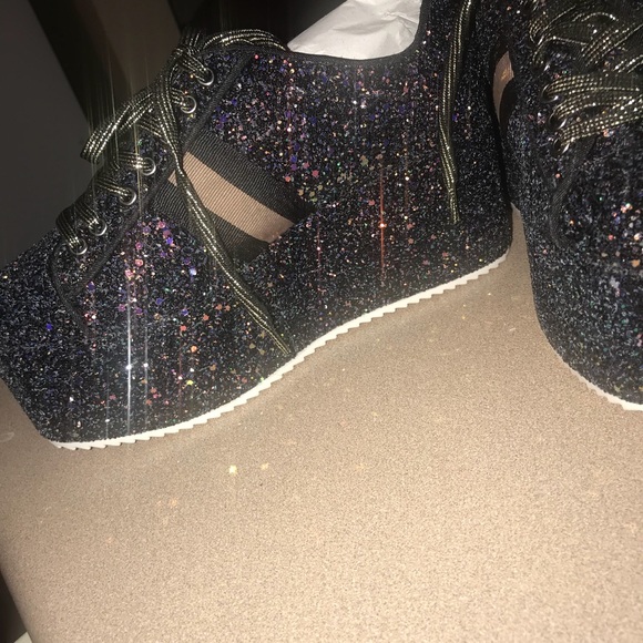 Shoes - Picture 2 of 3